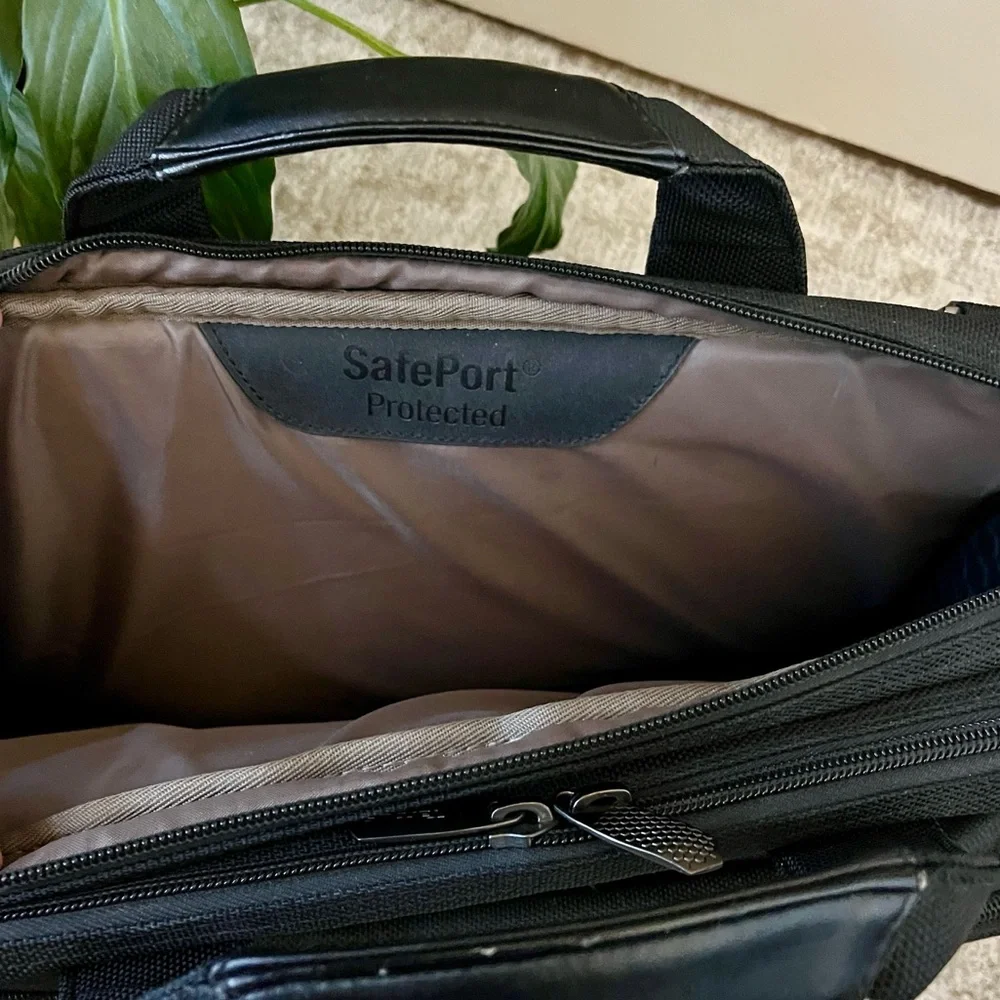Targus Corporate Traveler Black Laptop Briefcase Bag —14-Inch